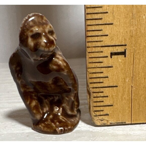 Wade’s Whimsies Brown Gorilla Ape Red Rose Tea Vintage Miniature Figurine 1.5" - Picture 4 of 5